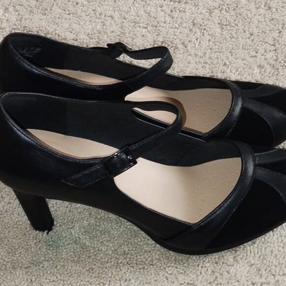Light Black Leather Heels Pumps. 9.5M New Without Box. - Picture 2 of 4